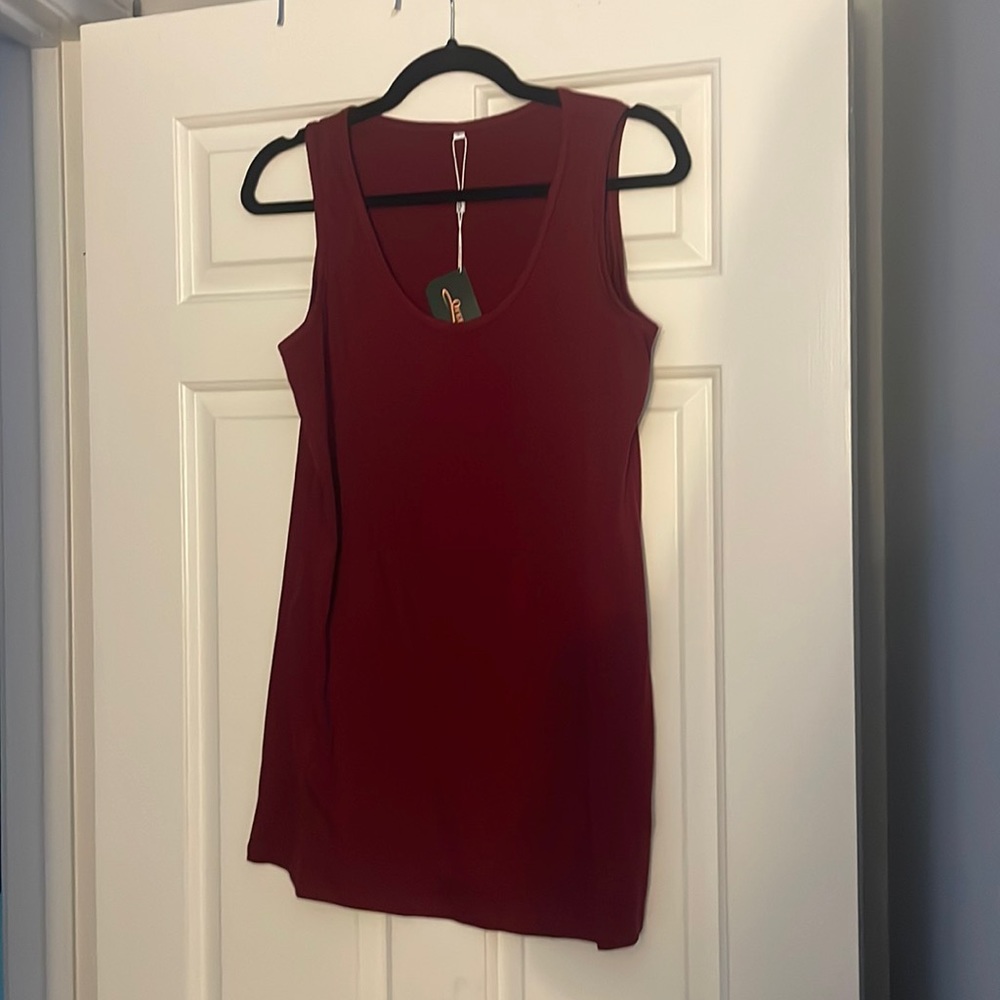 Women’s maroon tank top